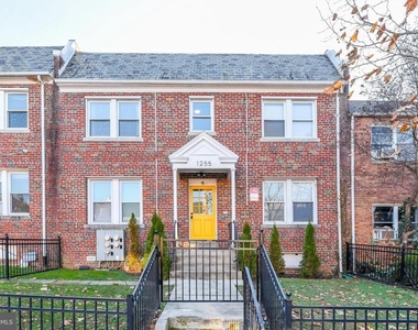 1255 Raum Street Ne - Photo Thumbnail 30
