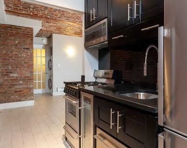 336 East 18th Street, Unit Ce - Photo Thumbnail 3