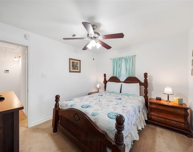 6120 Avenue Q 1/2 - Photo Thumbnail 12