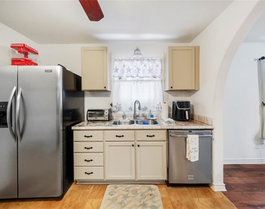 6120 Avenue Q 1/2 - Photo Thumbnail 10