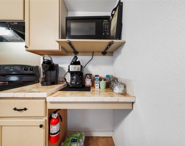 6120 Avenue Q 1/2 - Photo Thumbnail 11