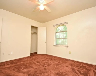 20598 Pine Island Rd - Photo Thumbnail 7