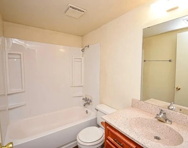 20598 Pine Island Rd - Photo Thumbnail 5