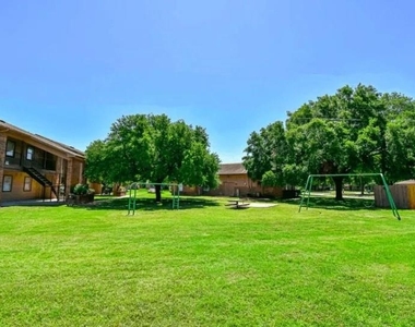 1845 5th St - Photo Thumbnail 3