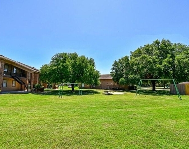 1845 5th St - Photo Thumbnail 4