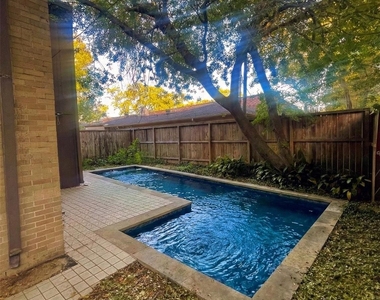 4560 Bellaire Boulevard - Photo Thumbnail 5