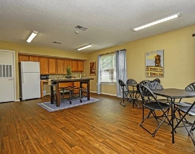 417 E Main Street - Photo Thumbnail 6