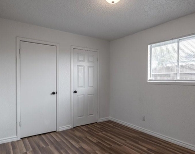 1010 Behmann St - Photo Thumbnail 8