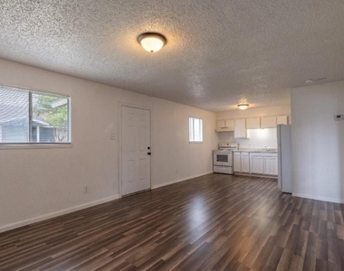 1010 Behmann St - Photo Thumbnail 6