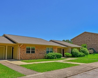 400 Pine Burr Lane - Photo Thumbnail 2