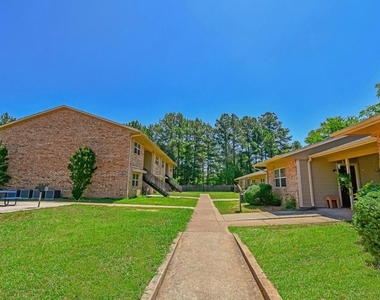 400 Pine Burr Lane - Photo Thumbnail 4