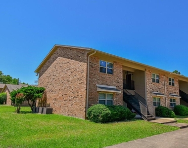 400 Pine Burr Lane - Photo Thumbnail 7