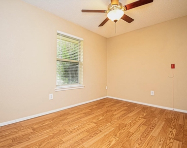 427 Martin St - Photo Thumbnail 5