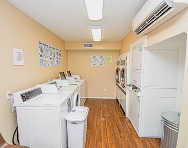 427 Martin St - Photo Thumbnail 10