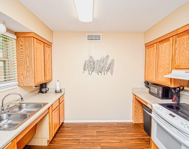 427 Martin St - Photo Thumbnail 8
