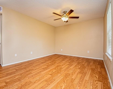 427 Martin St - Photo Thumbnail 7