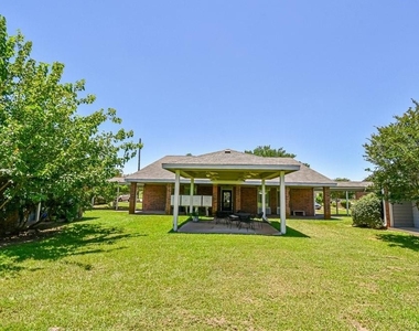 576 Ellen Powell Dr - Photo Thumbnail 2