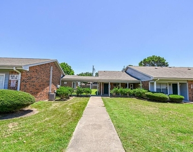 576 Ellen Powell Dr - Photo Thumbnail 1