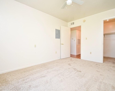 576 Ellen Powell Dr - Photo Thumbnail 10