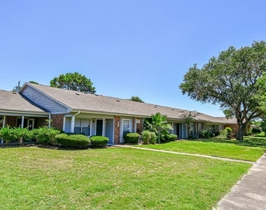 576 Ellen Powell Dr - Photo Thumbnail 4