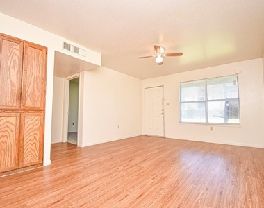 576 Ellen Powell Dr - Photo Thumbnail 7