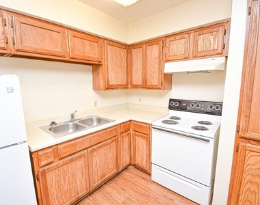 576 Ellen Powell Dr - Photo Thumbnail 12
