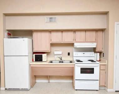 1803 Gray St - Photo Thumbnail 5