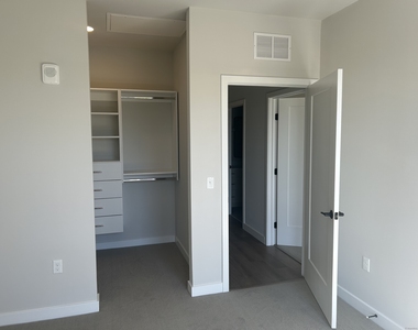 467 West Avenue - Photo Thumbnail 6