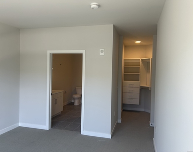 467 West Avenue - Photo Thumbnail 3