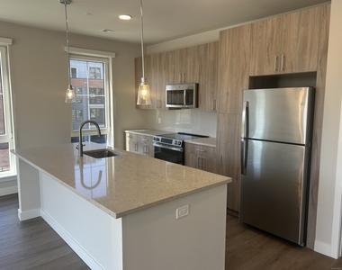 467 West Avenue - Photo Thumbnail 2