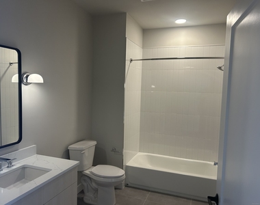 467 West Avenue - Photo Thumbnail 4