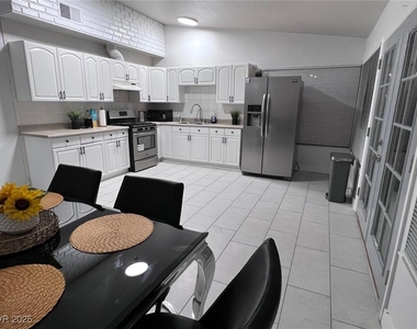 5415 Oxbow Street - Photo Thumbnail 5