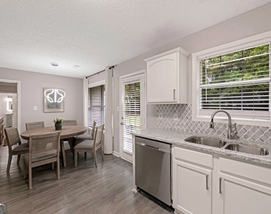 6839 Sandy Creek Drive - Photo Thumbnail 10