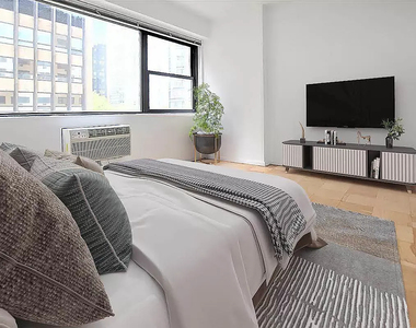 East 46th Street - Photo Thumbnail 3