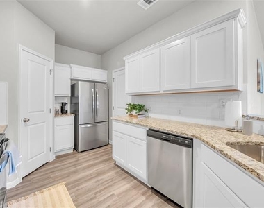 502 S Mary Jo Drive - Photo Thumbnail 4