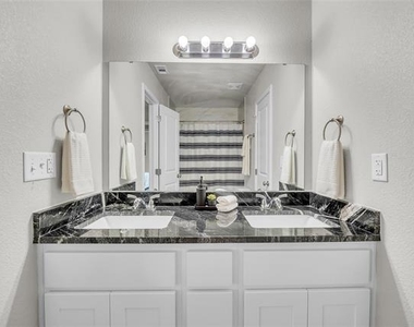 502 S Mary Jo Drive - Photo Thumbnail 13