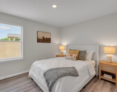 502 S Mary Jo Drive - Photo Thumbnail 3