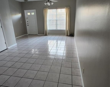 51 Whitehead Circle - Photo Thumbnail 3