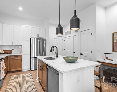1711 Commonwealth Avenue - Photo Thumbnail 19