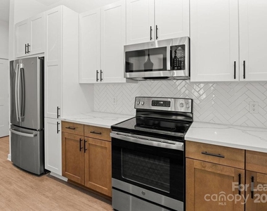1711 Commonwealth Avenue - Photo Thumbnail 1