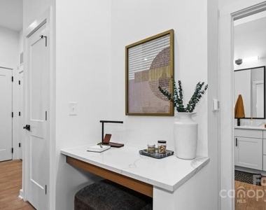 1711 Commonwealth Avenue - Photo Thumbnail 20