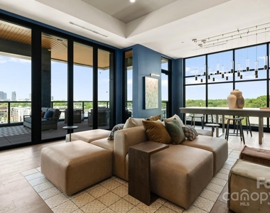 1711 Commonwealth Avenue - Photo Thumbnail 9