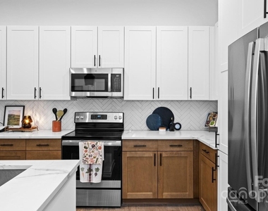 1711 Commonwealth Avenue - Photo Thumbnail 16
