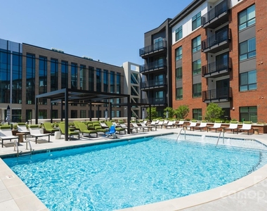 1711 Commonwealth Avenue - Photo Thumbnail 1