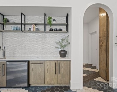 1711 Commonwealth Avenue - Photo Thumbnail 14