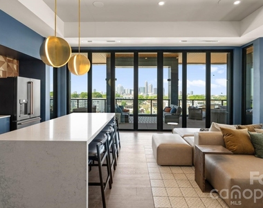 1711 Commonwealth Avenue - Photo Thumbnail 6