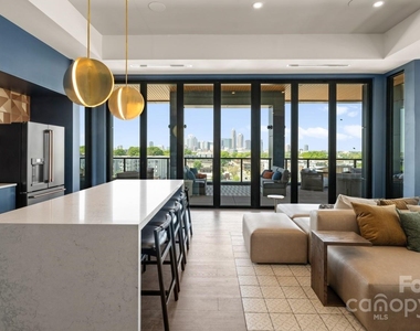 1711 Commonwealth Avenue - Photo Thumbnail 6