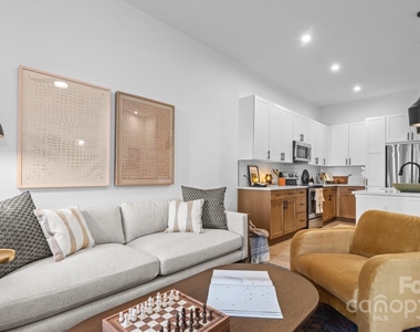 1711 Commonwealth Avenue - Photo Thumbnail 20