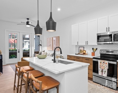 1711 Commonwealth Avenue - Photo Thumbnail 15