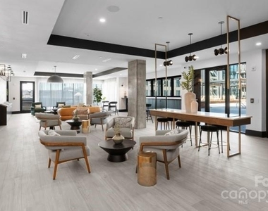 1711 Commonwealth Avenue - Photo Thumbnail 3
